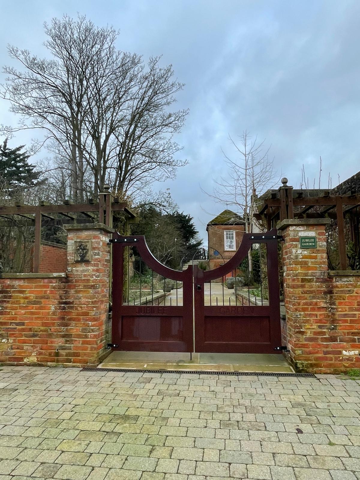 WTH Jubilee Gardens - new gates