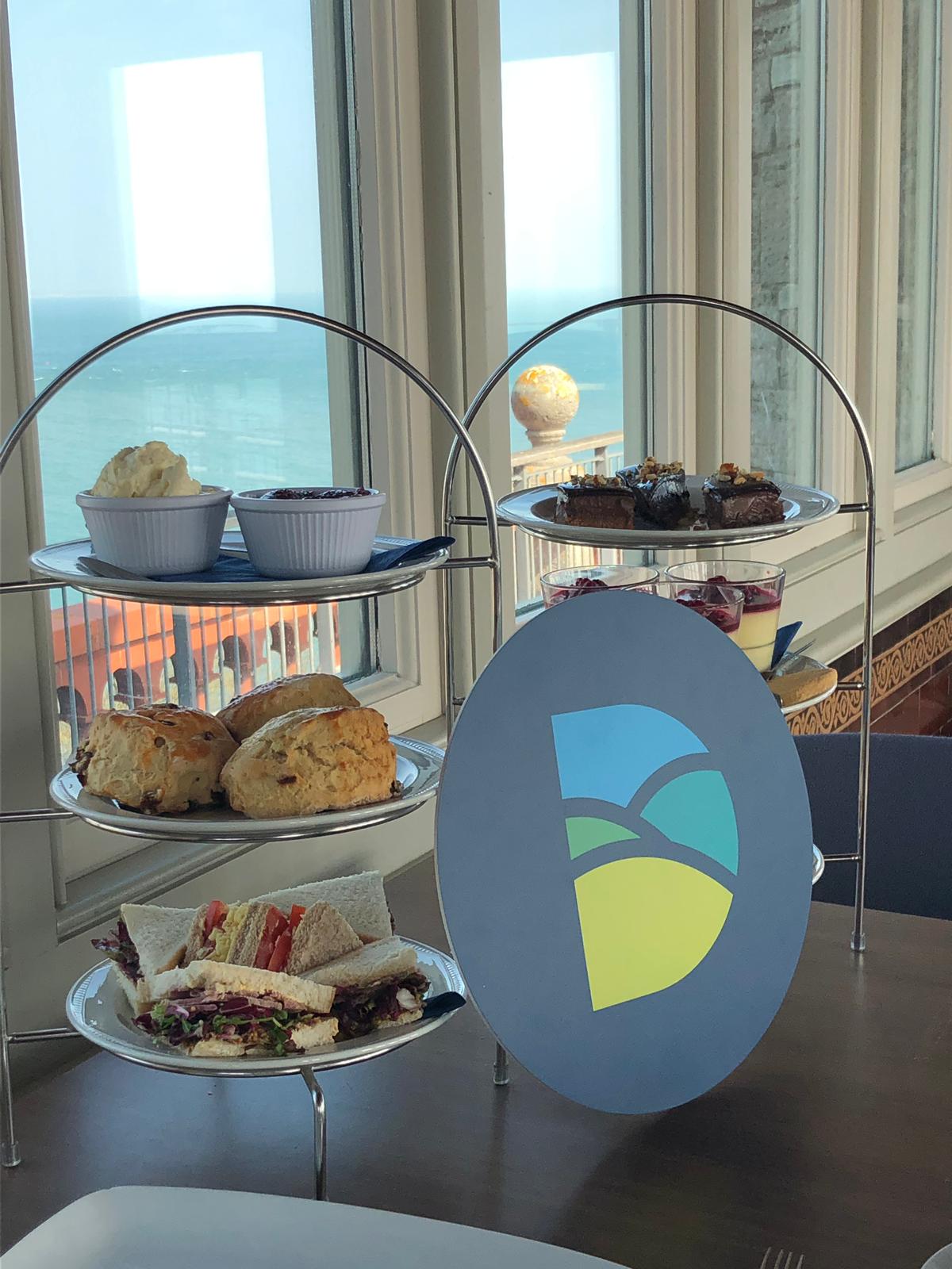 Cake stand with Dorset D