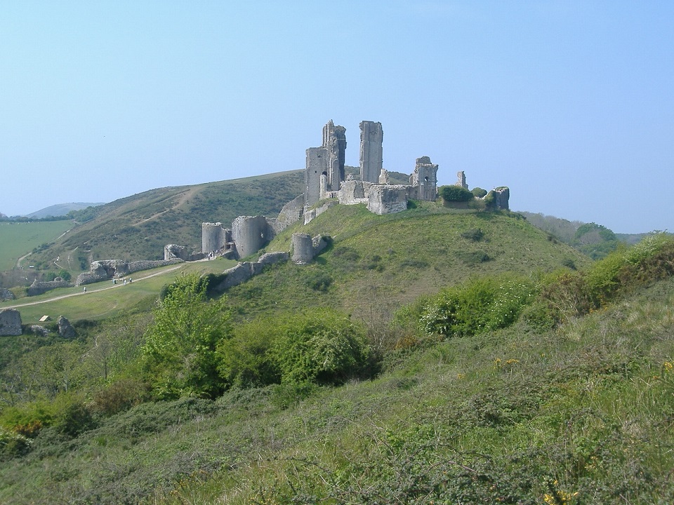 Corfe Castle from the Purbeck Way - credit Emma Young free use resized