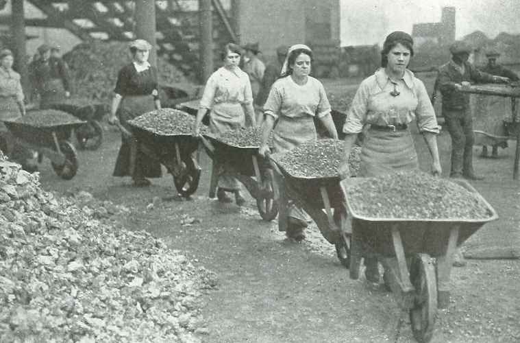 DC_BFB_women_WW1_gas_works