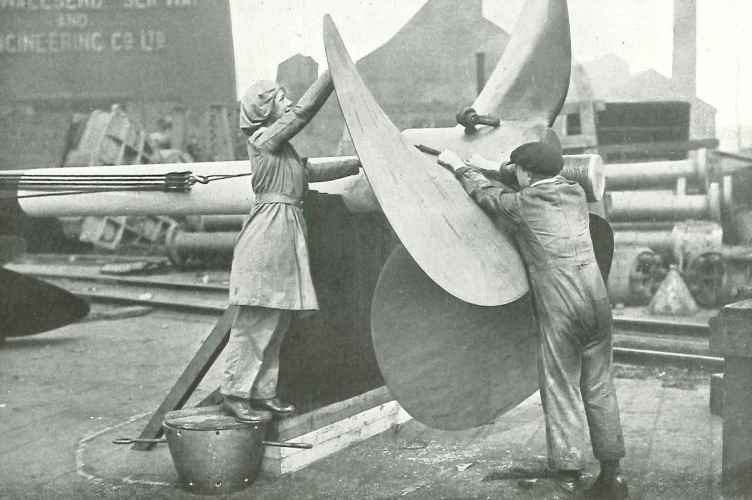 DC_BFB_women_WW1_shipyard