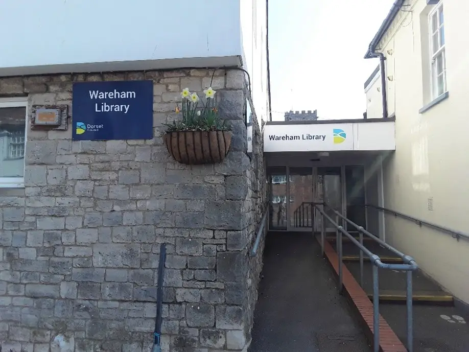 This is a picture of the entrance to Wareham Library with ramp access.