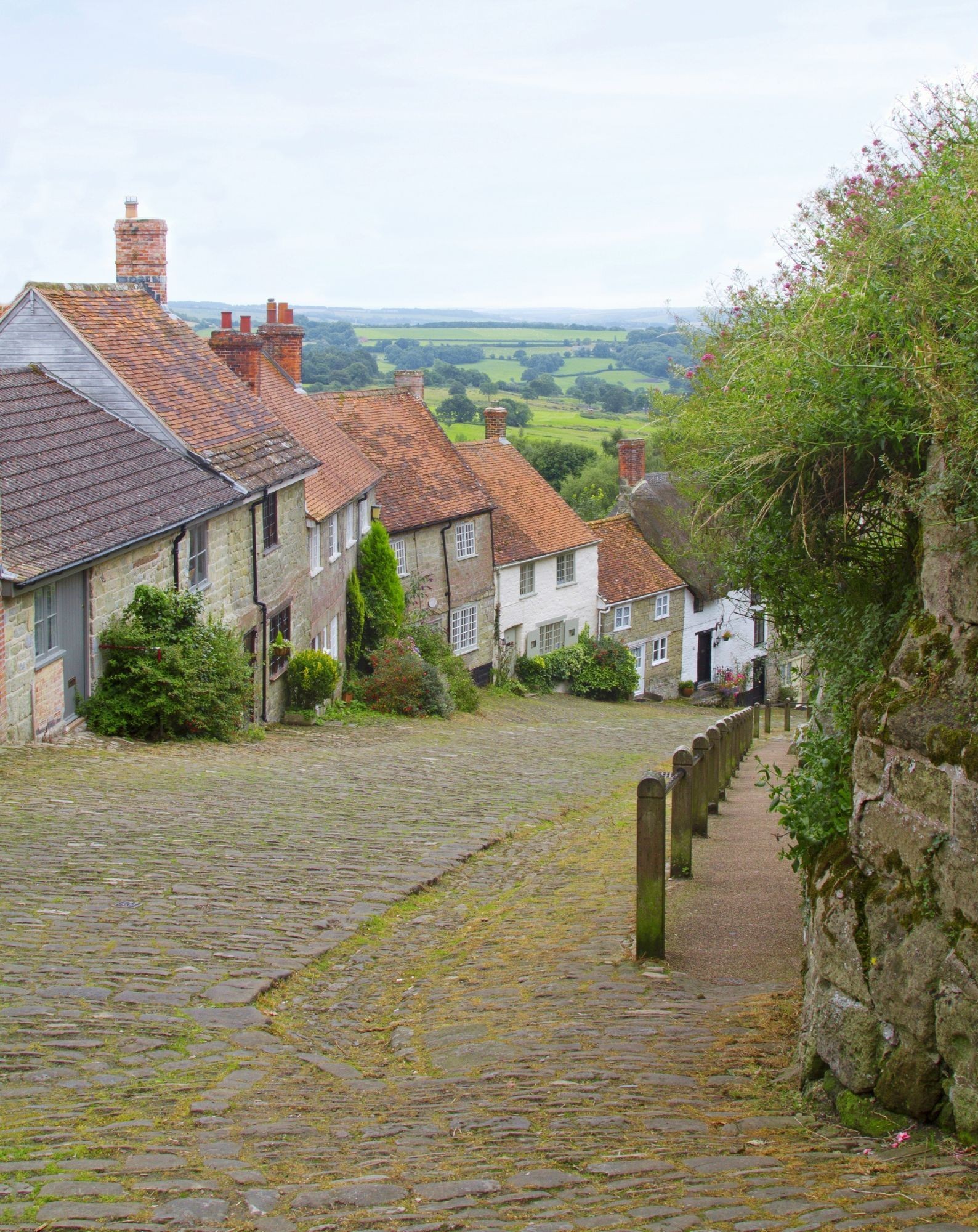 Gold Hill, Shaftesbury taken from the top with houses on the left and green Dorset fields behind