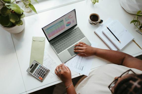 Lady with laptop and papers